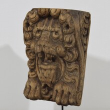 Carved oak lion fragment, The Netherlands circa 1650-1750