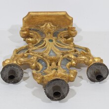Handcarved giltwood baroque candleholder with mirrors, Italy circa 1750