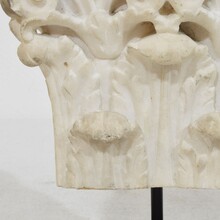 Small carved white marble capital with traces of gilding, Italy circa 1780