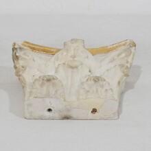 Small carved white marble capital with traces of gilding, Italy circa 1780