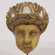 Neoclassical small carved giltwood head with mirrors, Italy circa 1780