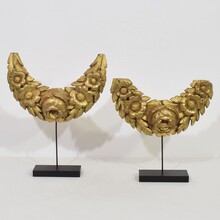 Pair carved giltwood baroque ornaments, Italy circa 1650-1750