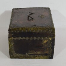 Small coffer or box in wood and leather, France circa 1600-1700