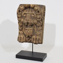 Carved oak lion fragment, The Netherlands circa 1650-1750