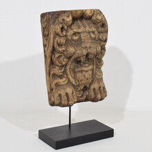 Carved oak lion fragment, The Netherlands circa 1650-1750