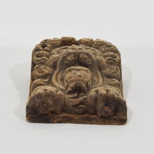 Carved oak lion fragment, The Netherlands circa 1650-1750