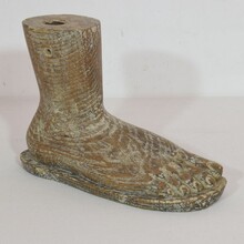 Wooden foot of a Santos, Italy circa 1650-1750.