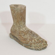 Wooden foot of a Santos, Italy circa 1650-1750.