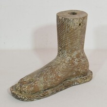 Wooden foot of a Santos, Italy circa 1650-1750.