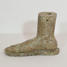 Wooden foot of a Santos, Italy circa 1650-1750.