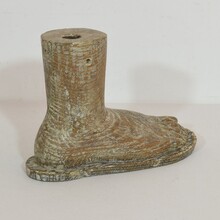 Wooden foot of a Santos, Italy circa 1650-1750.