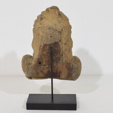 Baroque carved oak angel head on wings, France circa 1650-1700