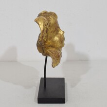 Baroque carved giltwood angel head on wings, Italy circa 1750