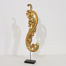 Hand carved giltwood curl ornament, Italy circa 1750