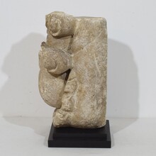 Baroque hand carved stone acathus leave finial ornament, France circa 1600-1700