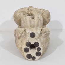 Baroque hand carved stone acathus leave finial ornament, France circa 1600-1700