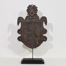 Folk art forged iron coat of arms, Italy circa 1550-1650