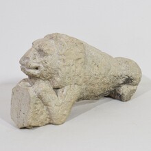 Carved stone lion holding a coat of arms, Italy circa 1650-1750