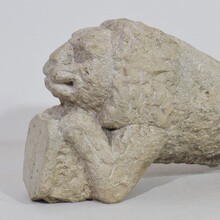 Carved stone lion holding a coat of arms, Italy circa 1650-1750