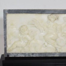 Baroque marble panel presenting Abundantia with angels, Italy circa 1650-1750