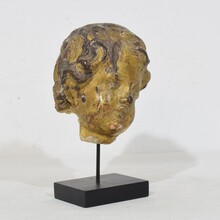 Carved giltwood baroque angel head, Italy circa 1650-1750