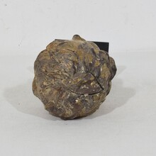 Carved giltwood baroque angel head, Italy circa 1650-1750