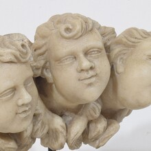 Carved white marble winged angel heads ornaments, Italy circa 1650-1750
