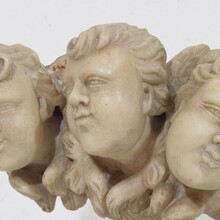 Carved white marble winged angel heads ornaments, Italy circa 1650-1750