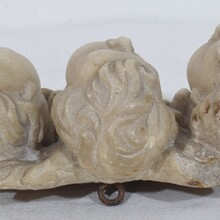 Carved white marble winged angel heads ornaments, Italy circa 1650-1750