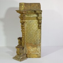 Baroque carved giltwood altar shrine, Italy circa 1750