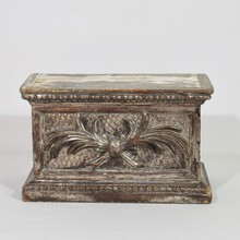 Neoclassical silvered carved wooden pedestal, Italy circa 1780