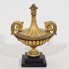 Carved giltwood vase finial ornament, Italy circa 1850