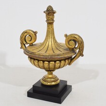 Carved giltwood vase finial ornament, Italy circa 1850