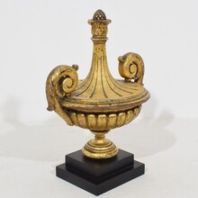 Carved giltwood vase finial ornament, Italy circa 1850