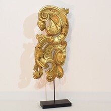 Large hand carved giltwood baroque curl ornament, Italy circa 1750