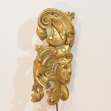 Large hand carved giltwood baroque curl ornament, Italy circa 1750