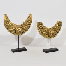 Pair carved giltwood baroque ornaments, Italy circa 1650-1750