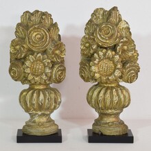 pair handcarved baroque vase ornaments, France circa 1700-1750