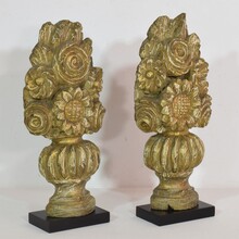 pair handcarved baroque vase ornaments, France circa 1700-1750