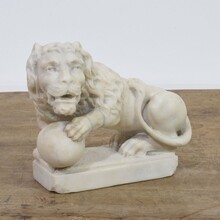 Small carved white marble lion, Italy circa 1650-1750