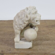 Small carved white marble lion, Italy circa 1650-1750