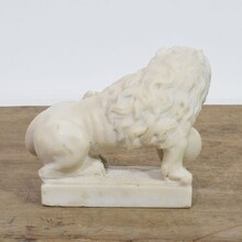 Small carved white marble lion, Italy circa 1650-1750