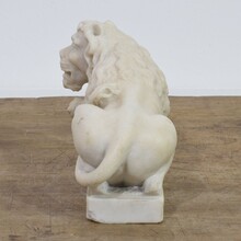 Small carved white marble lion, Italy circa 1650-1750