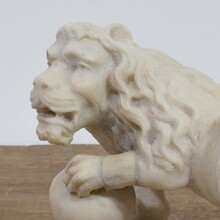 Small carved white marble lion, Italy circa 1650-1750