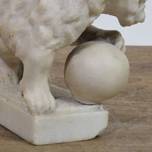 Small carved white marble lion, Italy circa 1650-1750