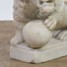 Small carved white marble lion, Italy circa 1650-1750