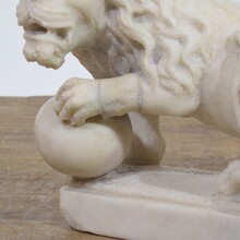 Small carved white marble lion, Italy circa 1650-1750