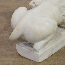 Small carved white marble lion, Italy circa 1650-1750