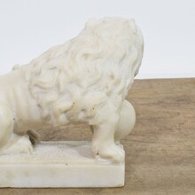 Small carved white marble lion, Italy circa 1650-1750