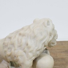 Small carved white marble lion, Italy circa 1650-1750